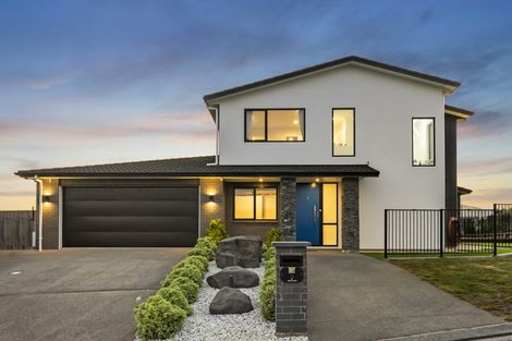 Photo of property in 2 Opaoa Way, Aotea, Porirua, 5024