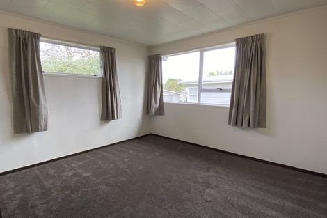 Photo of property in 11 Ewbank Place, Manurewa, Auckland, 2102