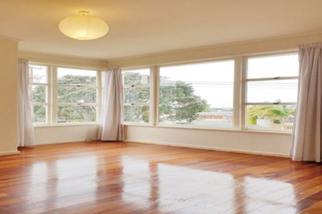 Photo of property in 2 Nutsey Avenue, Northcote, Auckland, 0627