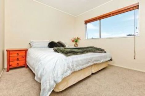 Photo of property in 2/61a Target Road, Totara Vale, Auckland, 0629