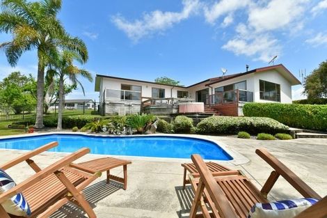 Photo of property in 77 Matija Place, Red Beach, 0932