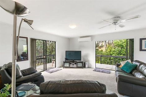 Photo of property in 2/6 Fernlea Rise, Bayview, Auckland, 0629