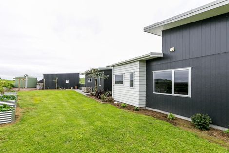 Photo of property in 2 Nopera Road, Waiiti, Urenui, 4377