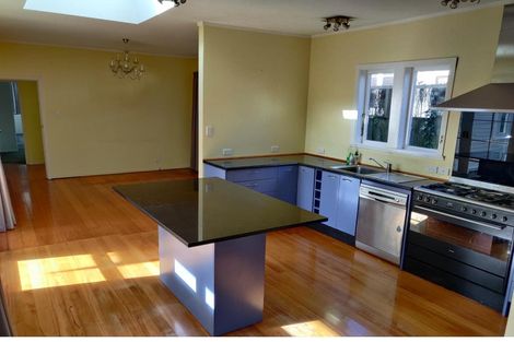 Photo of property in 9 Newcombe Crescent, Karori, Wellington, 6012