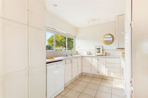 Photo of property in 28 Dawnhaven Drive, Te Atatu Peninsula, Auckland, 0610
