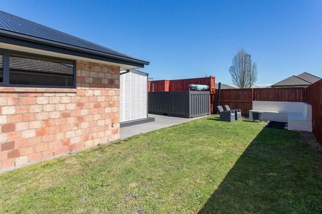 Photo of property in 10 Dunaverty Place, Broomfield, Christchurch, 8042