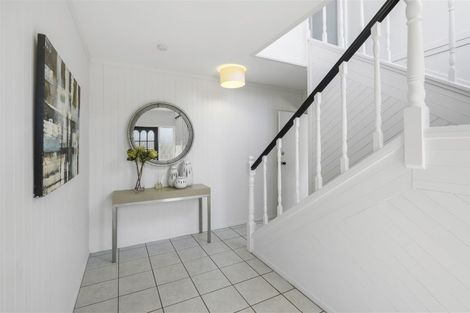 Photo of property in 14 Paulange Place, Pakuranga Heights, Auckland, 2010