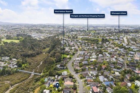 Photo of property in 1/125 West Harbour Drive, West Harbour, Auckland, 0618