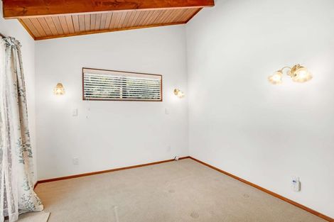 Photo of property in 42 John Dee Crescent, Red Beach, 0932