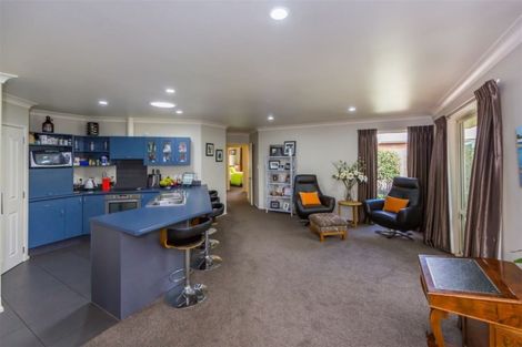 Photo of property in 2 Hawkins Place, Rangiora, 7400