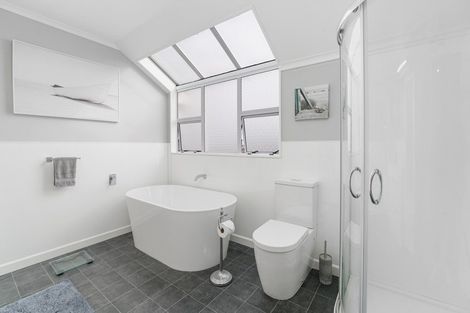 Photo of property in 25 Utauta Street, Waikanae, 5036