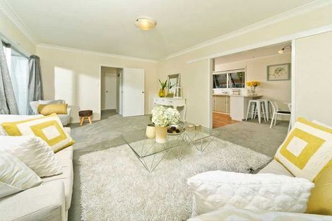 Photo of property in 2/12 Datura Place, Sunnynook, Auckland, 0620