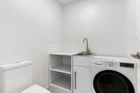 Photo of property in 41 Kingdale Road, Henderson, Auckland, 0610