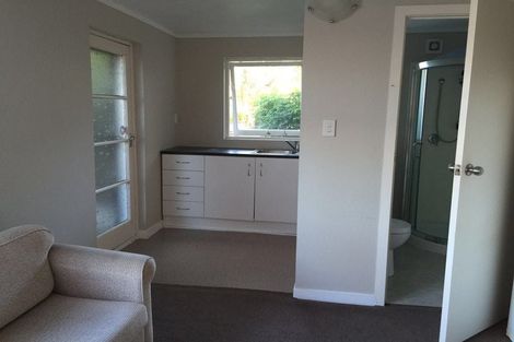 Photo of property in 17 Chelsea View Drive, Chatswood, Auckland, 0626