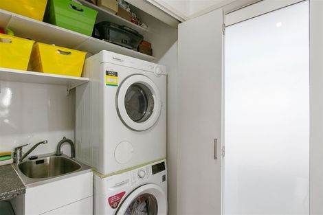 Photo of property in 87 Oreil Avenue, West Harbour, Auckland, 0618