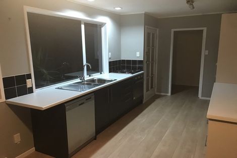 Photo of property in 23 Gibbs Crescent, Red Hill, Papakura, 2110