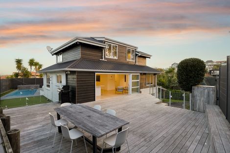 Photo of property in 34 Parr Terrace, Castor Bay, Auckland, 0620