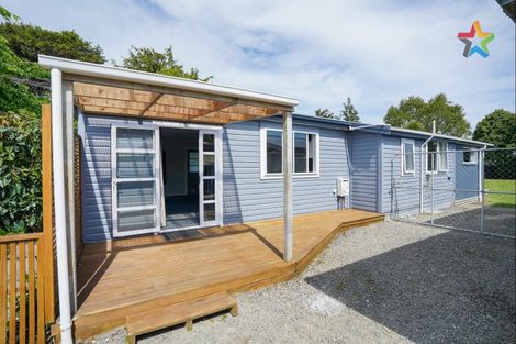 Photo of property in 30 Kilmarnock Street, Wallacetown, 9816