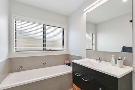 Photo of property in 6 Harding Drive, Papamoa Beach, Papamoa, 3118