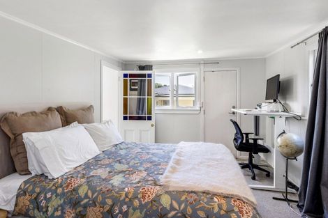 Photo of property in 24 Riro Street, Point Chevalier, Auckland, 1022