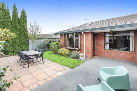 Photo of property in 2/10 Broadfell Avenue, Avonhead, Christchurch, 8042