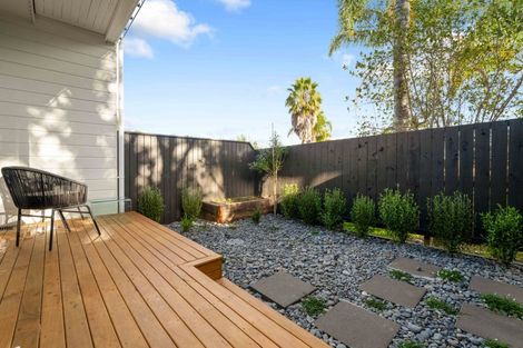 Photo of property in 9/15 Sea Vista Avenue, Beach Haven, Auckland, 0626