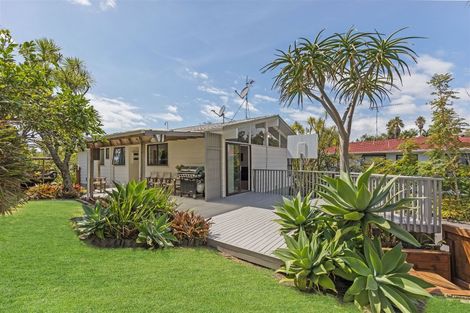 Photo of property in 64 Tamahere Drive, Glenfield, Auckland, 0629