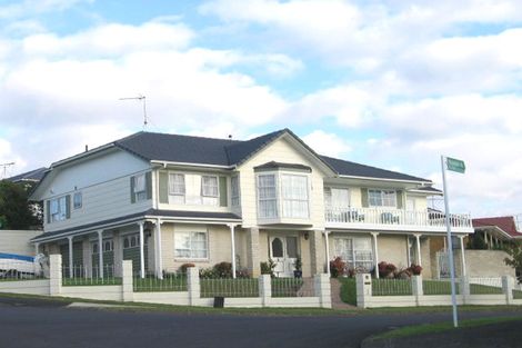 Photo of property in 2 Mosman Place, Chatswood, Auckland, 0626