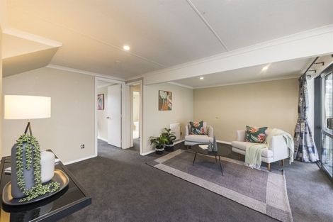 Photo of property in 4 Waicola Drive, Fitzherbert, Palmerston North, 4471