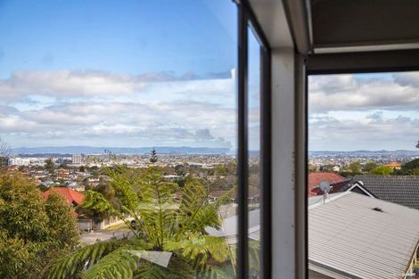 Photo of property in 22 Goodwood Drive, Goodwood Heights, Auckland, 2105