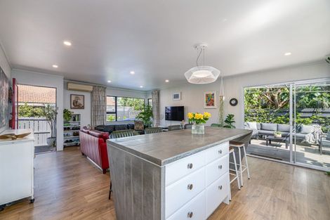 Photo of property in 39 Solar Road, Glen Eden, Auckland, 0602