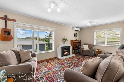 Photo of property in 25 Whaka Street, Maungaturoto, 0520