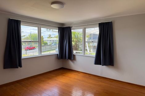 Photo of property in 5 Lex Avenue, Green Bay, Auckland, 0604