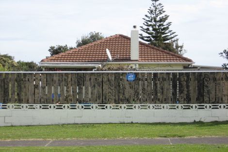 Photo of property in 7 Kotuku Street, Castlecliff, Whanganui, 4501