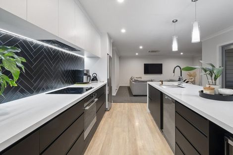 Photo of property in 22 Cyprus Place, Fitzherbert, Palmerston North, 4410