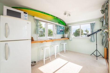 Photo of property in 10 Cross Street, Waikuku Beach, 7473