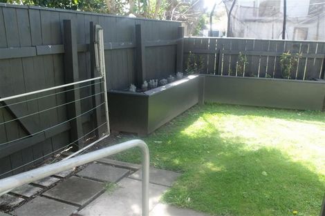 Photo of property in 2/7 Phillips Place, Havelock North, 4130