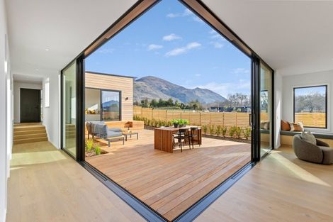 Photo of property in 11 Stoneleigh Drive, Wanaka, 9305