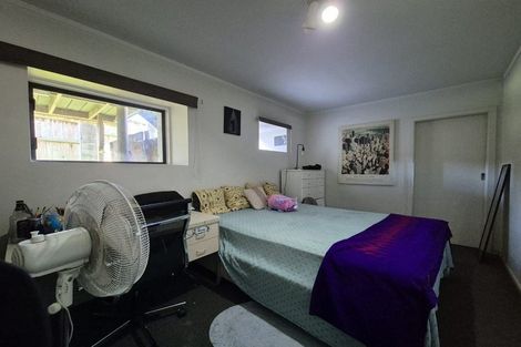 Photo of property in 1 Lauderdale Road, Birkdale, Auckland, 0626