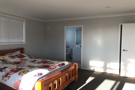 Photo of property in 11m Clearwater Cove, West Harbour, Auckland, 0618