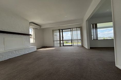 Photo of property in 96 Carnoustie Drive, Wattle Downs, Auckland, 2103