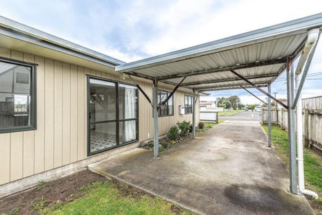 Photo of property in 17 Waitai Street, Castlecliff, Whanganui, 4501