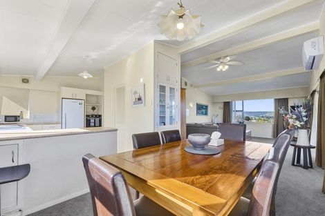 Photo of property in 10 Naera Place, Kawaha Point, Rotorua, 3010
