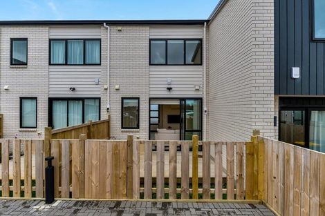 Photo of property in 5/86 Fred Taylor Drive, Westgate, Auckland, 0814