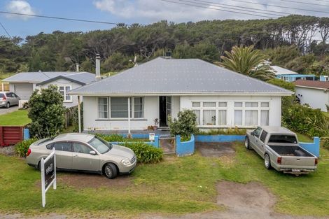 Photo of property in 10 Rangiuru Road, Otaki Beach, Otaki, 5512