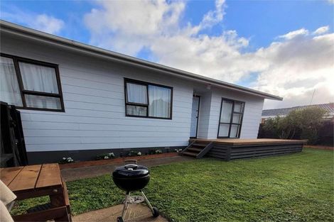 Photo of property in 1/94 Roberts Road, Te Atatu South, Auckland, 0610