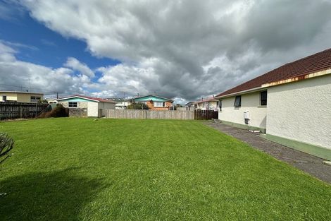 Photo of property in 14 Blake Street, Waitara, 4320