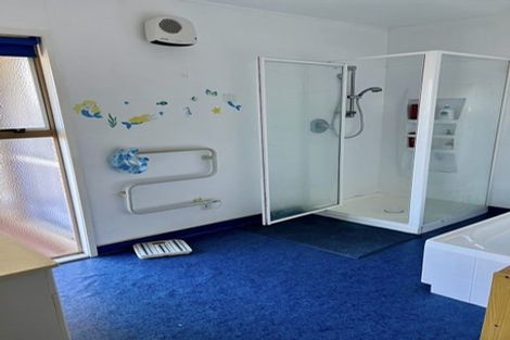 Photo of property in 41 Colchester Crescent, Newlands, Wellington, 6037