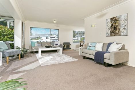 Photo of property in 2/1 Sylvan Park Avenue, Milford, Auckland, 0620