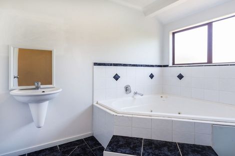 Photo of property in 1 Nash Road, Mount Roskill, Auckland, 1041